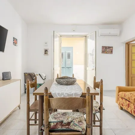 Angolo Gio-ale Holiday home *